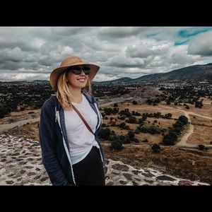 Meet your Posher, Caroline